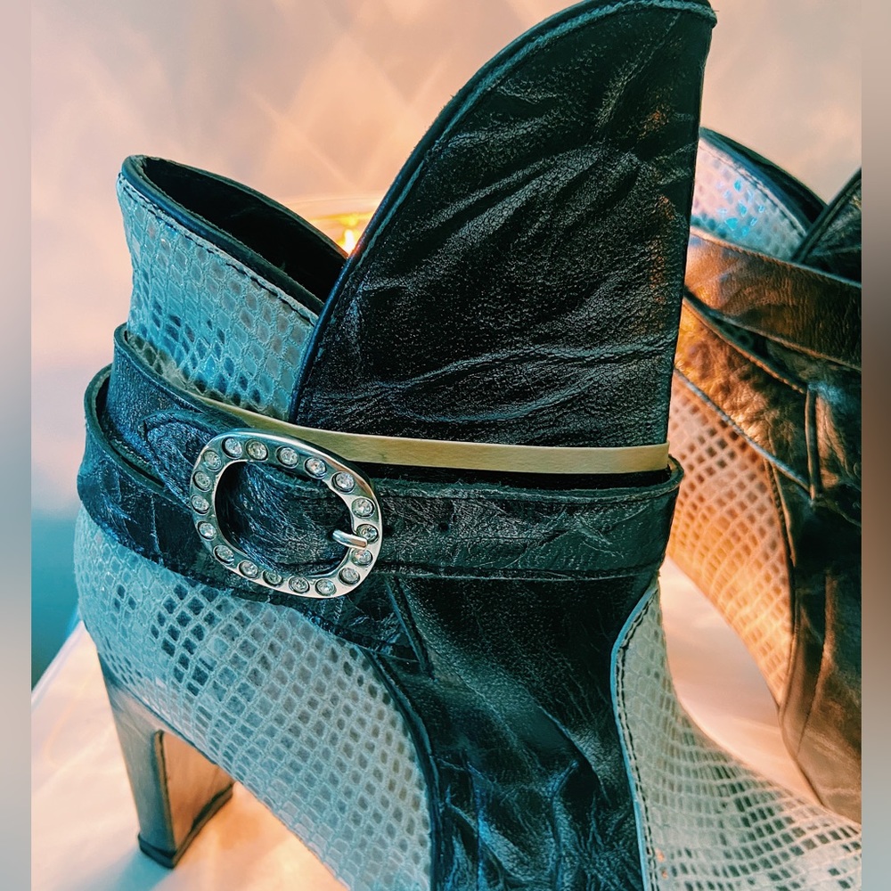 ❤️ Dos de Oro Boots - Picture 1 of 16